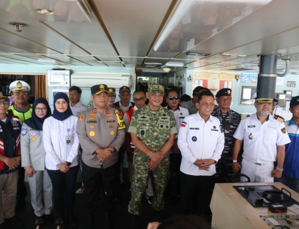 KAPOLDA KEPRI BERSAMA FORKOPIMDA PROVINSI KEPRI DAN KOTA BATAM TINJAU TIGA PELABUHAN DI BATAM JELANG ARUS MUDIK LEBARAN 1447 H / 2026
