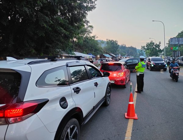 Satlantas Polresta Barelang Intensifkan Pemantauan Arus Balik di Pelabuhan dan Kawasan Wisata