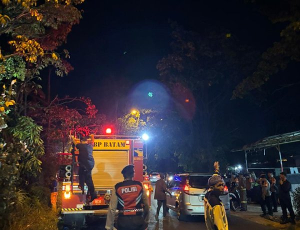 POLDA KEPRI BERHASIL PADAMKAN KEBAKARAN HUTAN DI TANJUNG RIAU, KOTA BATAM