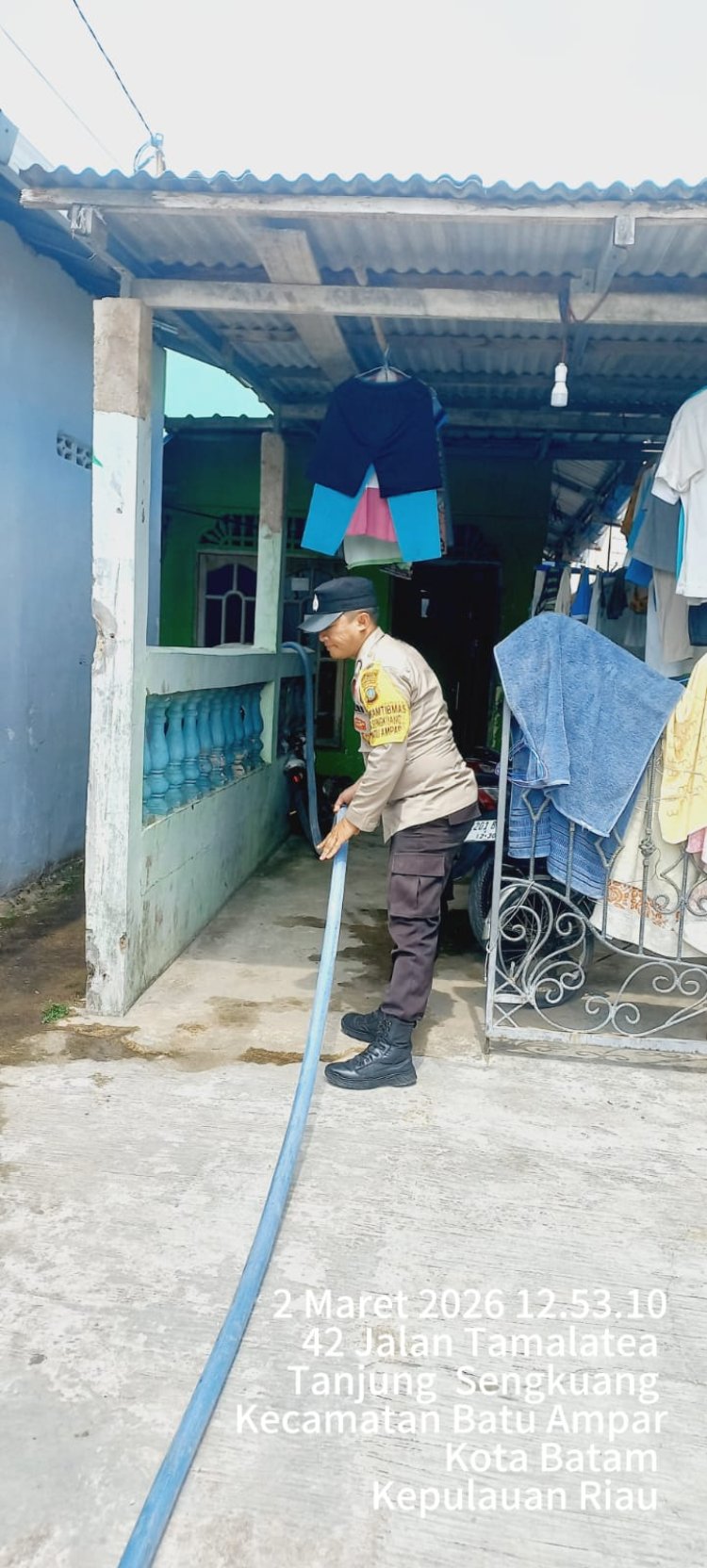 Pengamanan Pendistribusian Air Bersih Hari Ke-39 di Tanjung Sengkuang dan Batu Merah Berjalan Aman dan Tertib