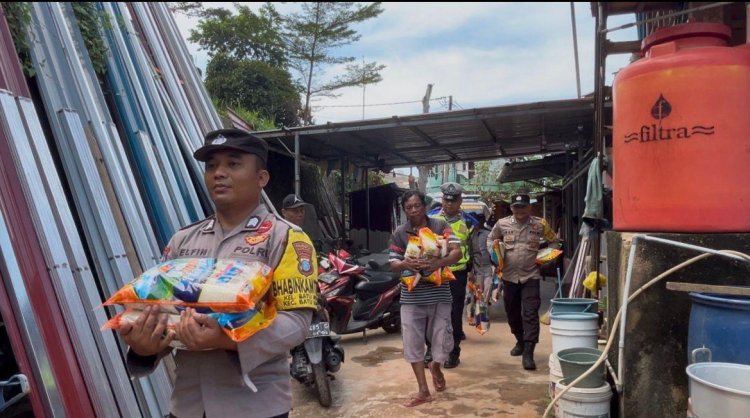 Polsek Batu Ampar Salurkan 40 Paket Beras untuk Warga Ruli Kampung Seraya di Bulan Ramadan