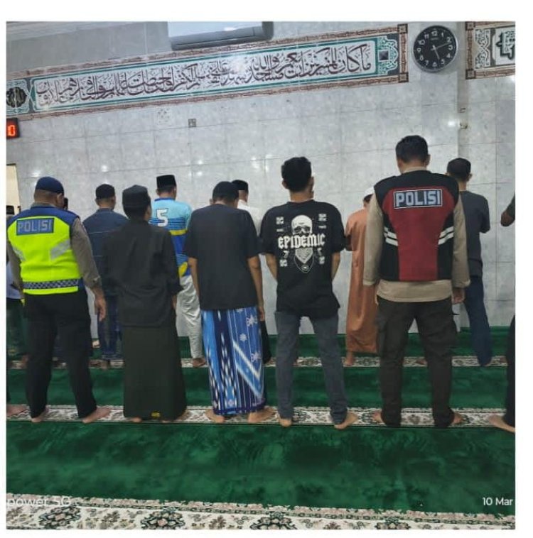 Polsek Lubuk Baja Laksanakan Sholat Subuh Keliling di Masjid An Nur untuk Pererat Silaturahmi dengan Masyarakat