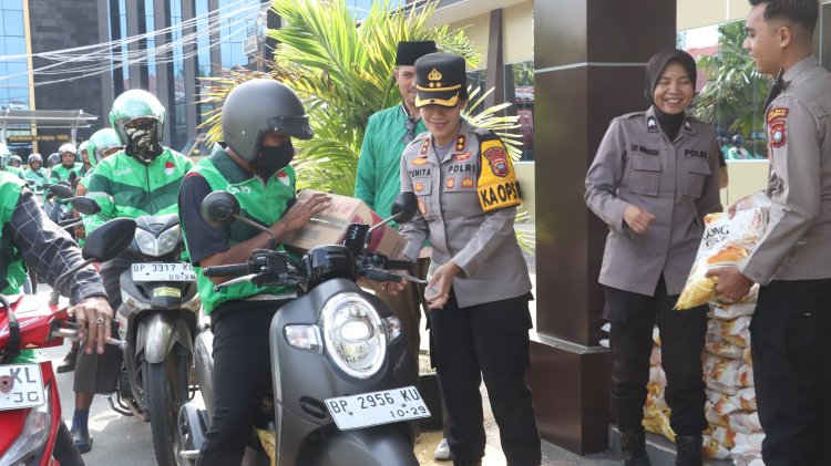 Polres Karimun Salurkan Bantuan Sosial ke Pengemudi Ojol di Kabupaten Karimun