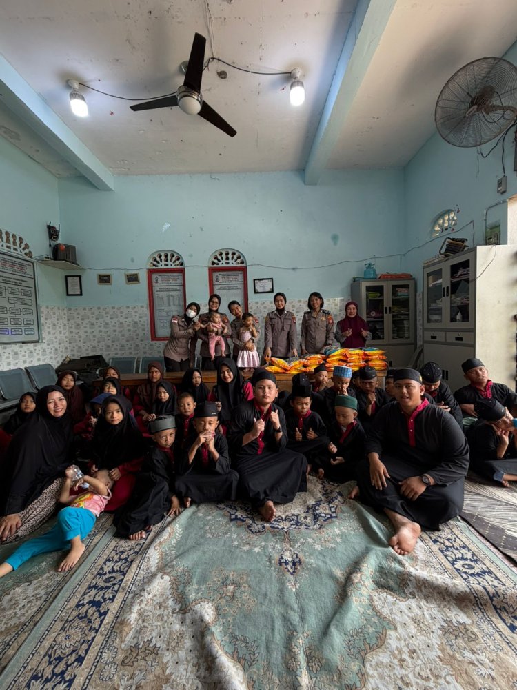 Jumat Berkah Polwan Polresta Barelang, Hadirkan Kepedulian untuk Anak-anak Panti Asuhan At-Taqwa