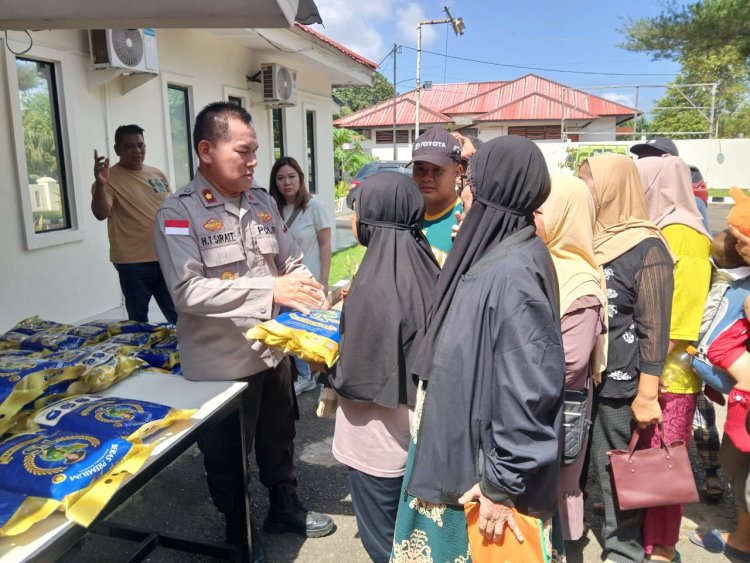 Polsek Sekupang Bersama Naga Mass Gelar Bakti Sosial, Bagikan Ratusan Paket Beras untuk Masyarakat di Bulan Suci Ramadhan