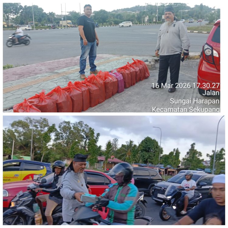 Gagak Hitam Kepri Tebar Kepedulian Ramadan, Bagikan Takjil kepada Masyarakat