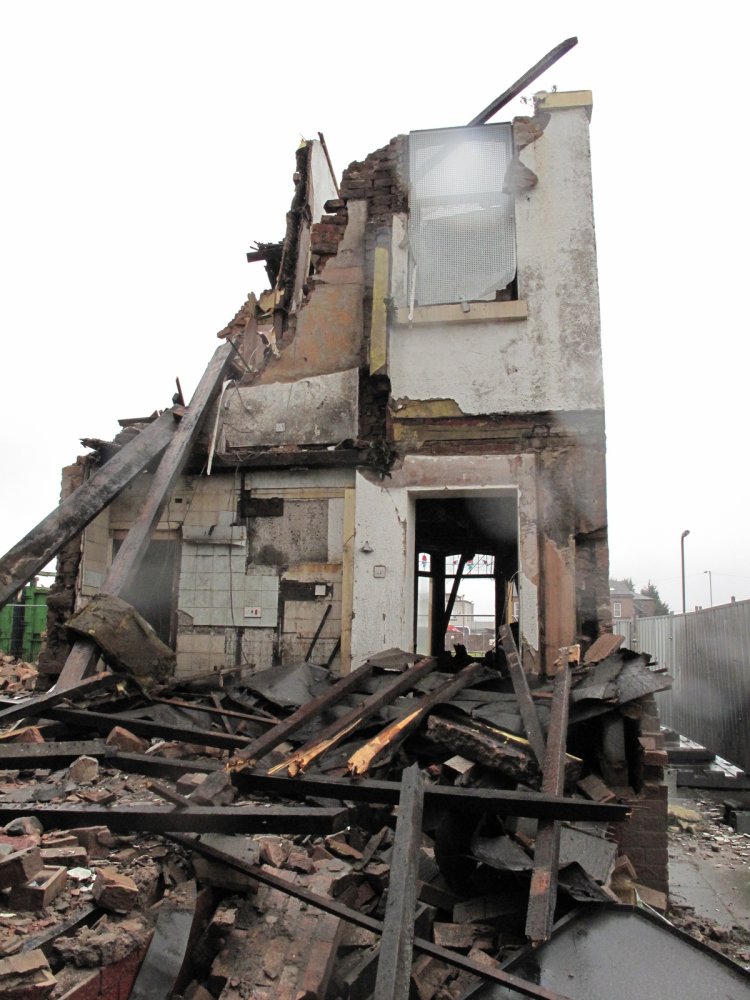 Gempa Magnitudo 5.8 Guncang Bali: Wisatawan Sempat Panik Berhamburan