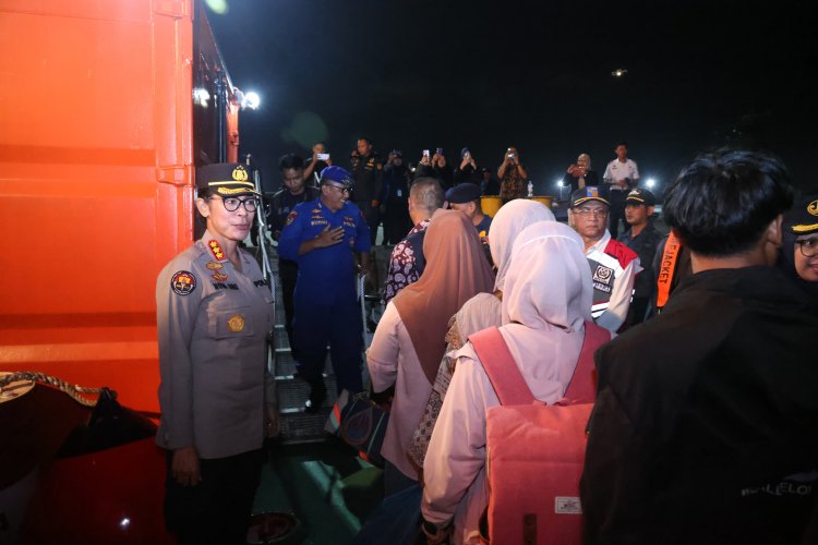 POLDA KEPRI PASTIKAN ARUS BALIK MUDIK GRATIS AMAN, 142 PENUMPANG TIBA DI BATAM