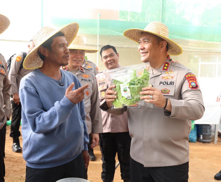 POLDA KEPRI PANEN PERDANA HIDROPONIK, DUKUNG KETAHANAN PANGAN