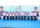 Kapolda Kepri Beri Penghargaan Prestasi Gemilang kepada Personel Polresta Barelang