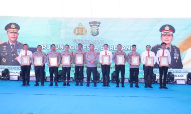 Kapolda Kepri Beri Penghargaan Prestasi Gemilang kepada Personel Polresta Barelang