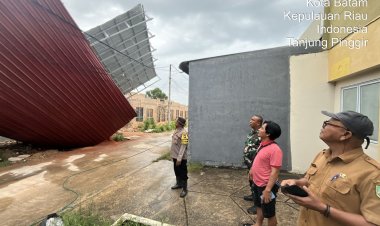 Angin Puting Beliung Terjang Rumah Dalam Pembangunan di Perumahan Cipta Green Mansion Sekupang