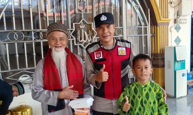 Polsek Sekupang Hadir di Tengah Warga, Batara Biru Bawa Berkah Jumat ke Masjid Al-Iman Tiban