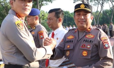 Ungkap Kasus PMI Ilegal, Iptu Yuli Endra Terima Penghargaan Kapolresta Barelang