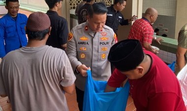 Jumat Berkah Polsek Batuampar, 350 Nasi Kotak Dibagikan, Warga Bukit Senyum Antusias