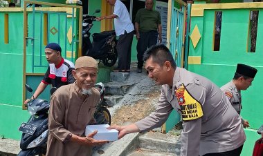 Polsek Lubuk Baja Gelar Bakti Sosial Jumat Berkah, Pererat Silaturahmi dengan Masyarakat