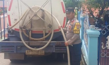 Hari Ke-84 Monitoring Distribusi Air Bersih, Polsek Batu Ampar Pastikan Kebutuhan Warga Terdampak Gangguan Air Tetap Terpenuh