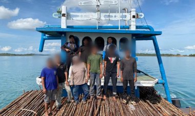 DITPOLAIRUD POLDA KEPRI GAGALKAN PENYELUNDUPAN 12.000 BATANG KAYU BAKAU KE SINGAPURA