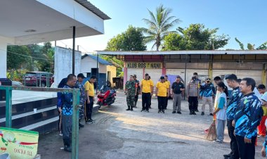Polsek Batu Ampar Bersama Masyarakat Gelar Gotong Royong Dukung Gerakan Batam ASRI di Pasar Melcem