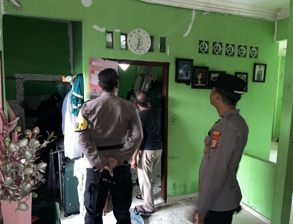 Terbakarnya Gudang di Dabo Lama, Polres Lingga Bersama Tim Gabungan Sigap Lakukan Pemadaman