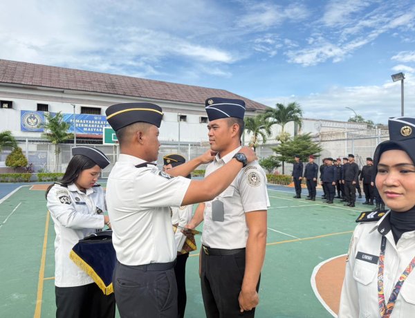 Dedikasi Berbuah Penghargaan, 29 Pegawai Rutan Batam Resmi Naik Pangkat