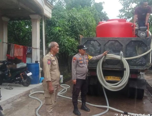 Hari Ke-75 Pendistribusian Air Bersih, Polsek Batu Ampar Konsisten Layani Warga Terdampak Gangguan Air