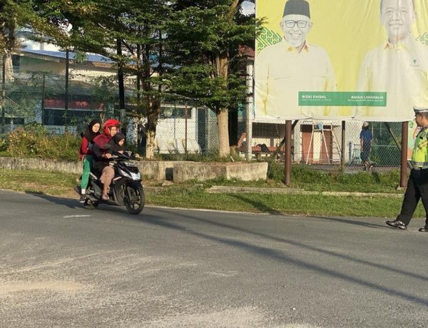 Pengaturan Lalu Lintas Pagi, Komitmen Polres Lingga Layani Masyarakat