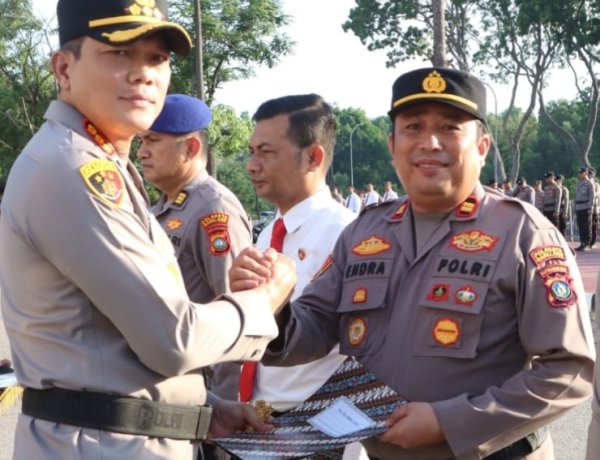 Ungkap Kasus PMI Ilegal, Iptu Yuli Endra Terima Penghargaan Kapolresta Barelang