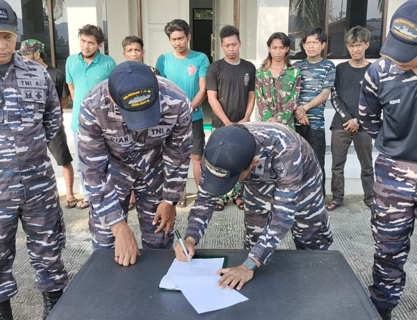 Gerak Cepat TNI AL Evakuasi 11 Korban Kebakaran Kapal di Perairan Natuna