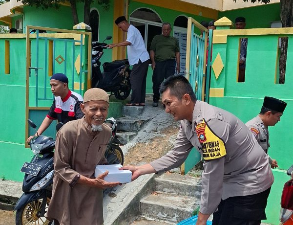 Polsek Lubuk Baja Gelar Bakti Sosial Jumat Berkah, Pererat Silaturahmi dengan Masyarakat