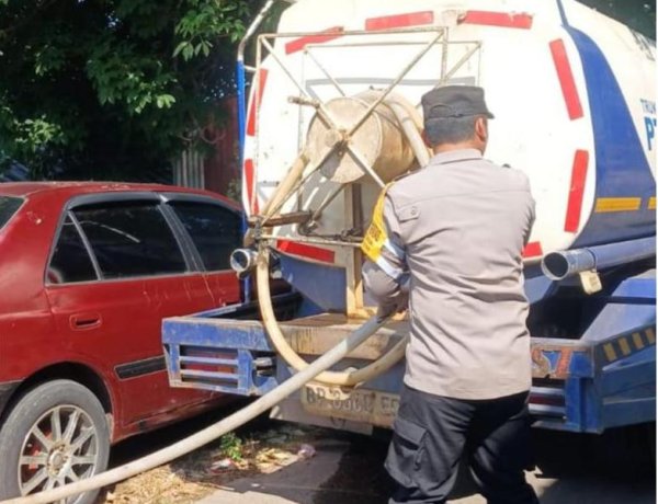 Monitoring Hari ke-90, Polsek Batu Ampar Pastikan Distribusi Air Bersih Berjalan Optimal bagi Warga Terdampak
