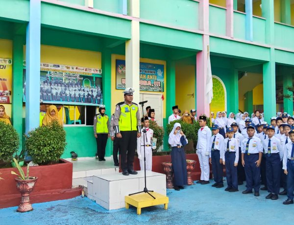 Satlantas Polres Karimun Police Goes To School Di SMP N 1 Karimun