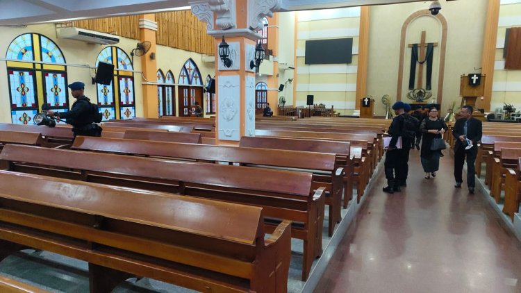Antisipasi Ancaman, Tim Jibom Lakukan Sterilisasi Gereja Prioritas di Lubuk Baja