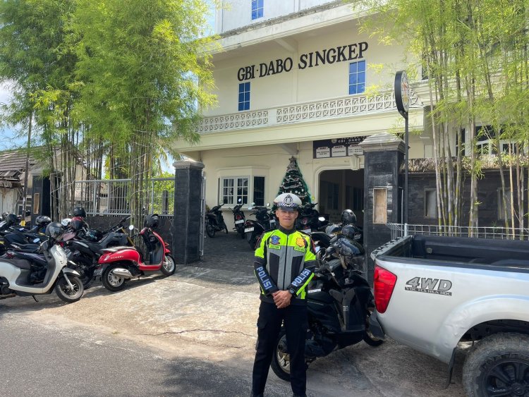 Satlantas Polres Lingga Laksanakan Pengamanan dan Pengaturan Lalu Lintas di Gereja