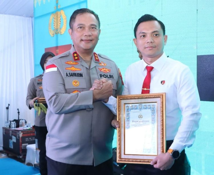 Dibayangi Isu Negatif, Kompol M. Debby Justru Buktikan Prestasi dengan Penghargaan Kapolda Kepri