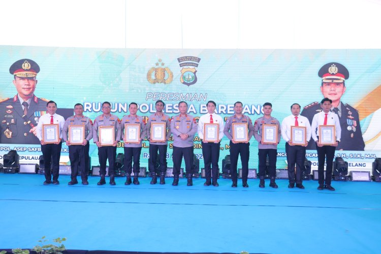 Kapolda Kepri Beri Penghargaan Prestasi Gemilang kepada Personel Polresta Barelang