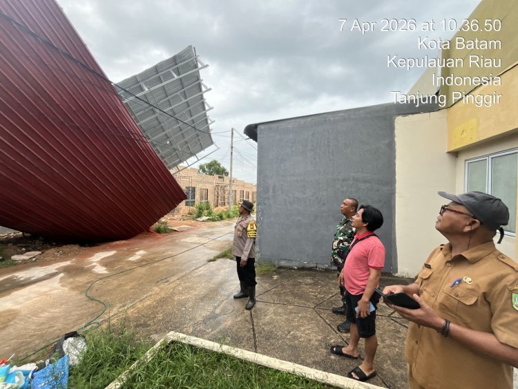 Angin Puting Beliung Terjang Rumah Dalam Pembangunan di Perumahan Cipta Green Mansion Sekupang