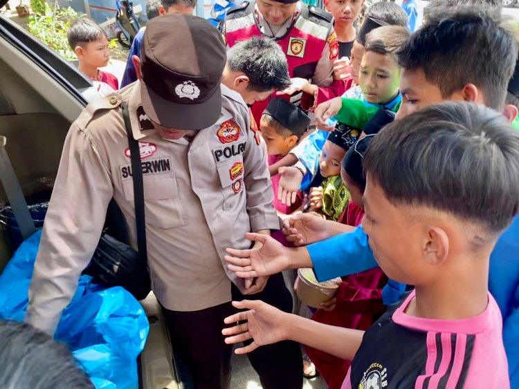 Jumat Berkah Polsek Sekupang, Hangatkan Kebersamaan Usai Salat di Tanjung Riau