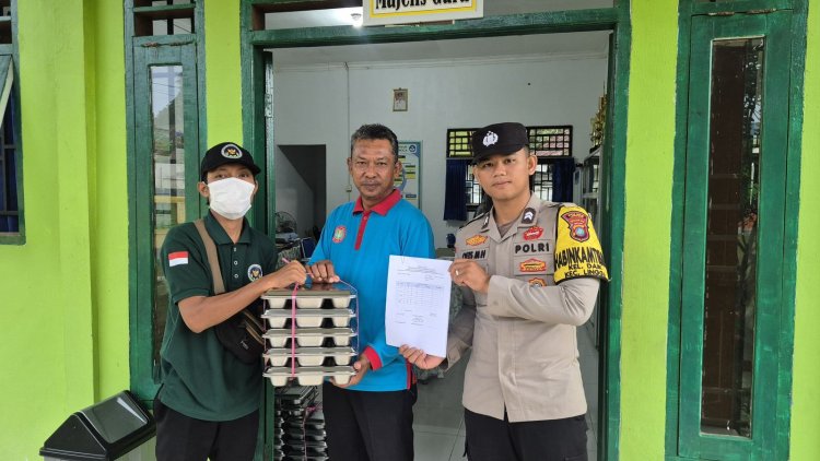 Bhabinkamtibmas Kawal Penyaluran 1.380 MBG di Wilayah Daik Lingga