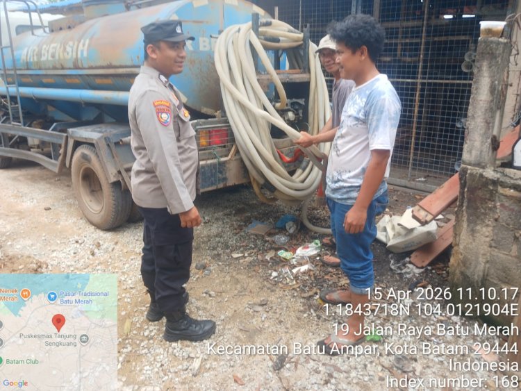 Konsisten di Hari Ke-82, Polsek Batu Ampar Distribusikan Air Bersih di Tanjung Sengkuang dan Batu Merah