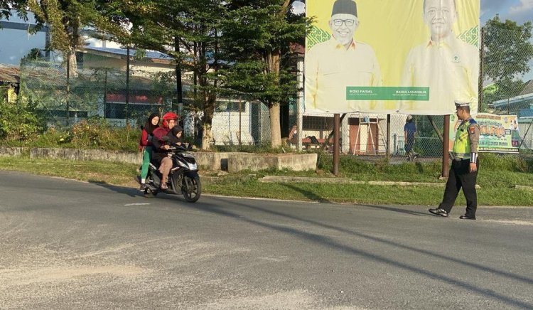 Pengaturan Lalu Lintas Pagi, Komitmen Polres Lingga Layani Masyarakat