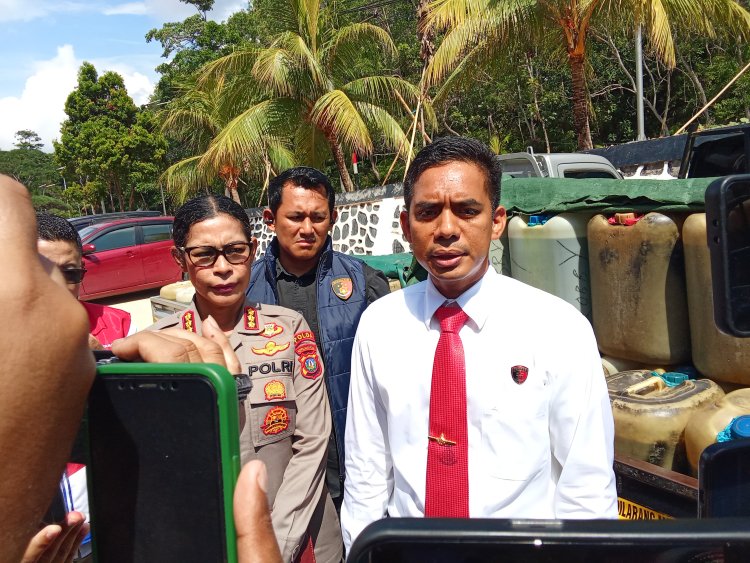 DITRESKRIMSUS POLDA KEPRI AMANKAN TIGA TERSANGKA DAN EMPAT UNIT KENDARAAN TERKAIT TINDAK PIDANA MINYAK DAN GAS BUMI