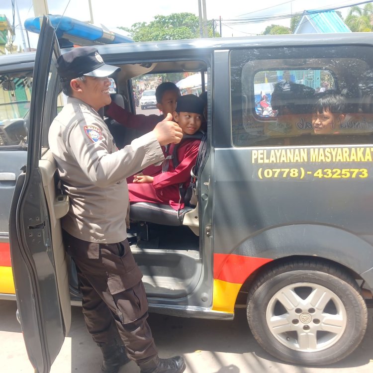 Polsek Batu Ampar Hadir Lewat Program Si Amru, Bhabinkamtibmas Antar Pelajar Hingga Rumah