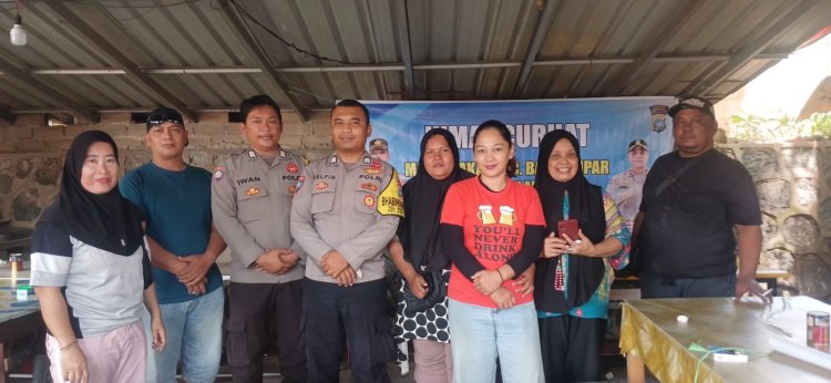 Polsek Batu Ampar Gelar Jumat Curhat Kamtibmas di Batu Merah, Warga Diajak Jaga Keamanan Lingkungan