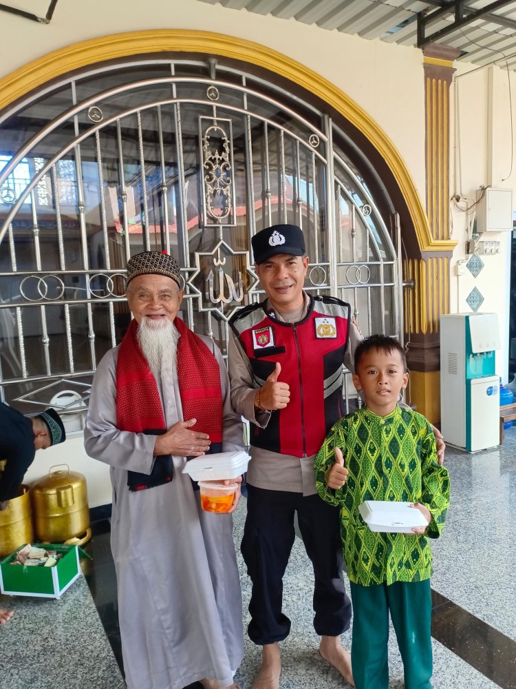 Polsek Sekupang Hadir di Tengah Warga, Batara Biru Bawa Berkah Jumat ke Masjid Al-Iman Tiban
