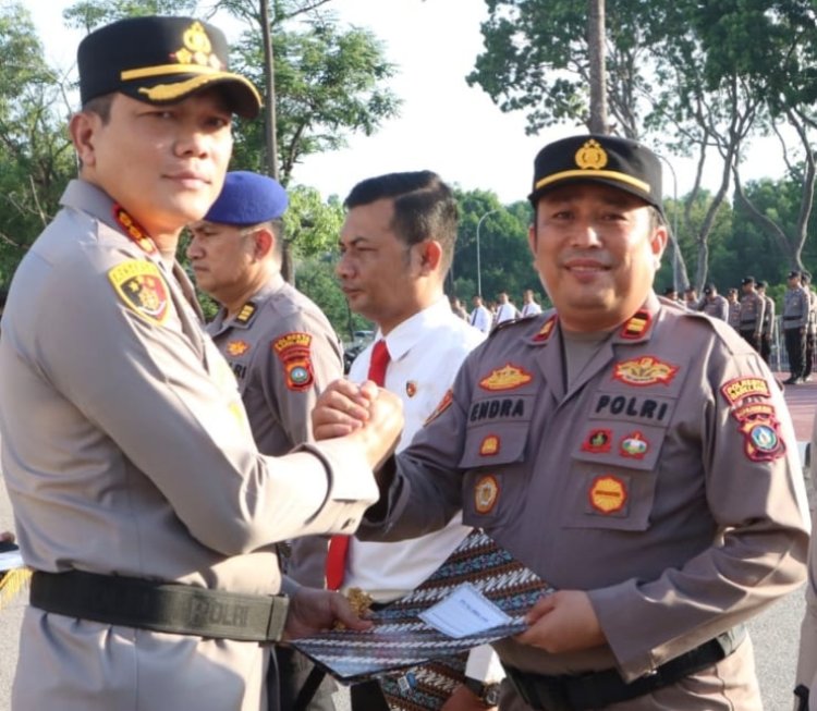 Ungkap Kasus PMI Ilegal, Iptu Yuli Endra Terima Penghargaan Kapolresta Barelang