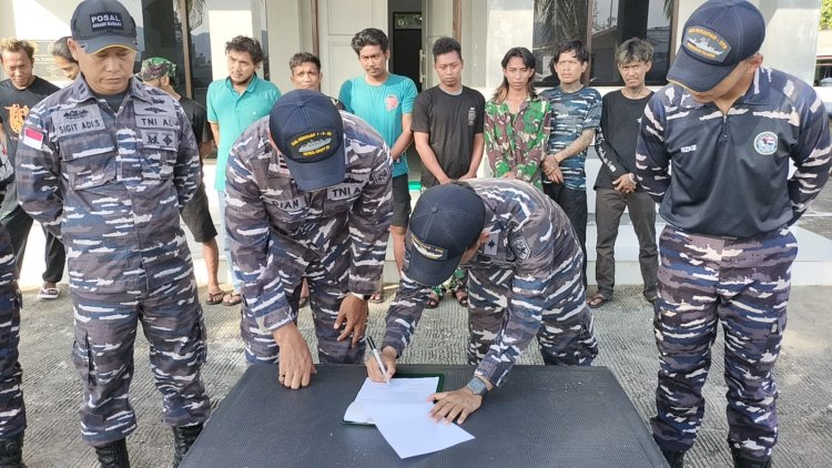 Gerak Cepat TNI AL Evakuasi 11 Korban Kebakaran Kapal di Perairan Natuna