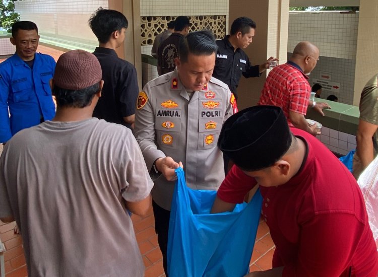 Jumat Berkah Polsek Batuampar, 350 Nasi Kotak Dibagikan, Warga Bukit Senyum Antusias