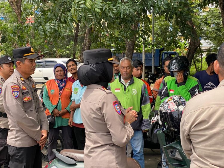 Penyuluhan Kesadaran Berlalu Lintas dan Sosialisasi Call Center 110 oleh Satbinmas Polresta Barelang di Sekupang