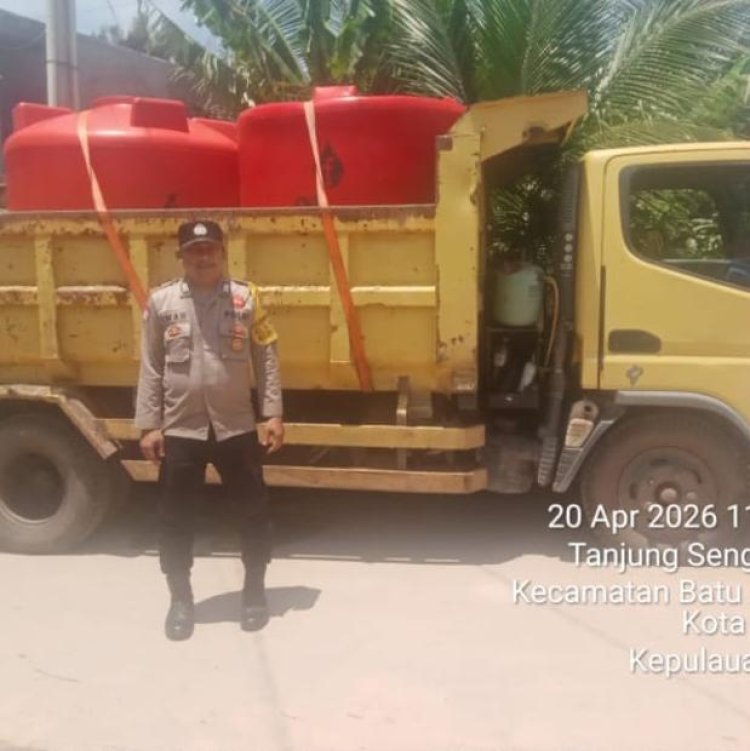 Komitmen Polri Layani Masyarakat, Distribusi Air Bersih Hari Ke-87 Terus Dipantau Polsek Batu Ampar